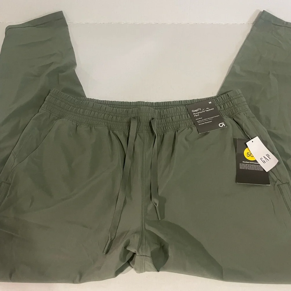 GAPFit Runaround High Rise Tapered Pants Olive Green SPF 50 | M | NWT - Picture 5 of 5